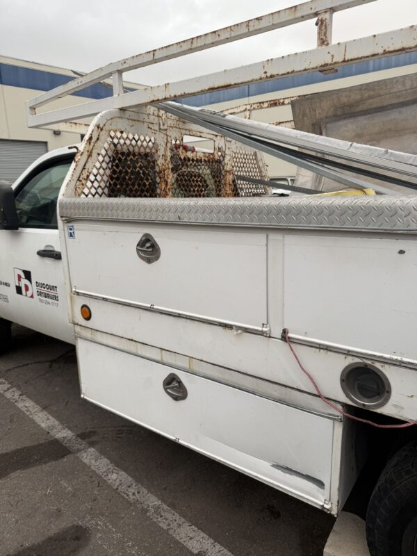 Chevy Silverado 3500 HD - Image 4