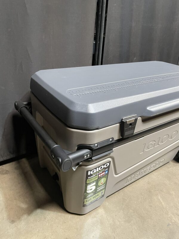 IGLOO SPORTSMAN SUNSET GLIDE 110QT HARD SIDED COOLER - Image 7