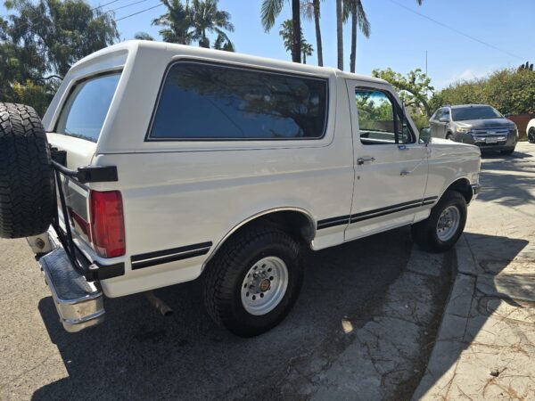 1990 Ford Bronco - Image 8