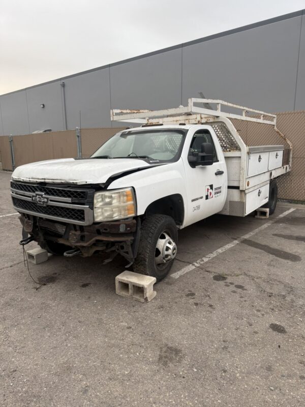 Chevy Silverado 3500 HD - Image 5