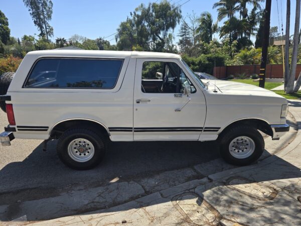 1990 Ford Bronco - Image 12