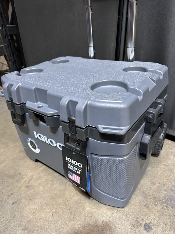 IGLOO Trailmate 52 Qt Roller Cooler - Image 2