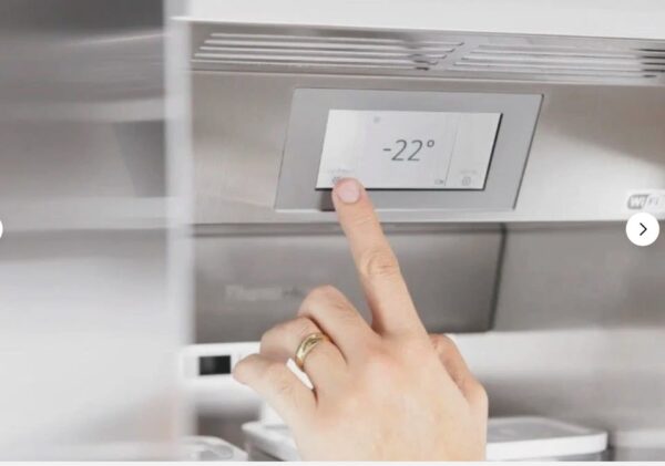 Thermador Freedom Collection 30" Panel-Ready Built-In Freezer Column T30IF905SP - Image 3