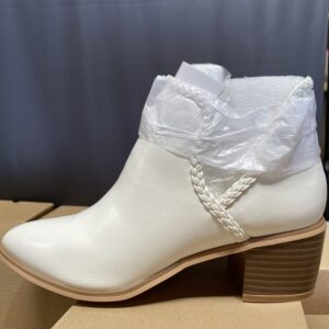 Pallet of Woman Shoes