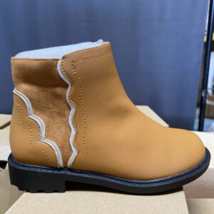 Pallet of Woman Shoes