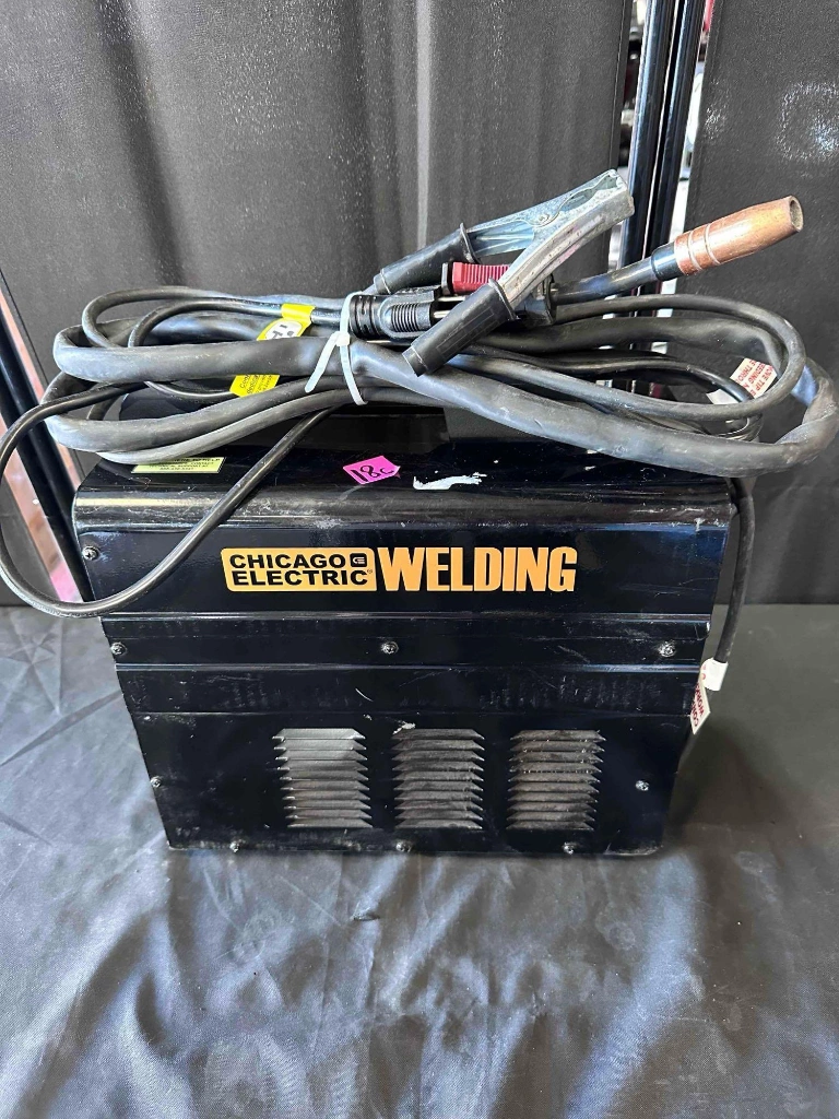 CHICAGO ELECTRIC Flux 125 Welder