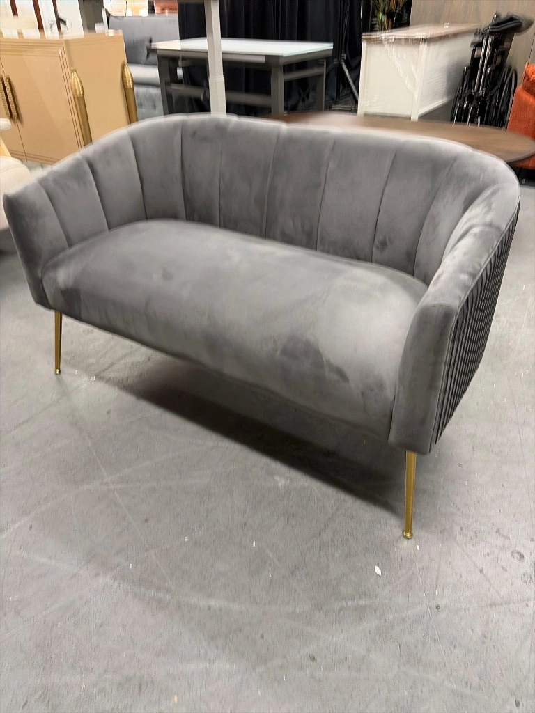 Mariantonietta 51'' Velvet Loveseat